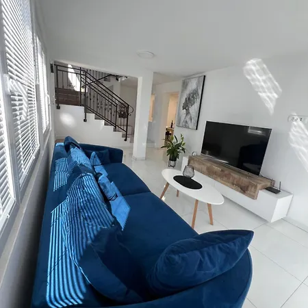 Katarina Nyaraló Sveti Filip i Jakov